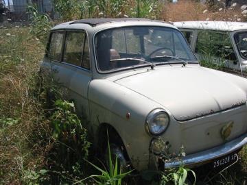 Veicolo targato AP254328. Alimentazione Benzina. Colore della carrozzeria Grigio Panna. Anno prima immatricolazione Gennaio del 1968.
Auto per ricambi, ma completa di documenti.