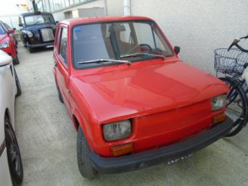 Auto riverniciata. Veicolo marciante ed in perfette condizioni. Colore carrozzeria rosso pastello. 
Mezzo targato AP243741. 
Da sostituire una fodera del sedile di diverso colore .