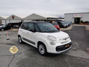 FIAT 500L 1.3 MJET LOUNGE

Immatricolazione 2014, 1248cc, 85Cv 62Kw, 158.000Km, 5posti 5porte, Euro5B.

** IDONEA PER NEOPATENTATI **

Con: Motore 4 cilindri in linea, cambio manuale a 5 rapporti, impianto stereo cd-mp3-aux-USB, comandi al volante, Blue Me, climatizzatore, servosterzo city, start stop, computer di bordo, specchi e finestrini elettrici, airbag, abs, chiusure centralizzate, cerchi in leda da 16 ruotino di scorta.

Il prezzo proposto di euro 6.500,00euro Ã¨ legato alla promozione web che prevede un acquisto tramite finanziamento di intero importo. Info in sede.
Il prezzo senza promo Ã¨ di euro 7.400,00.
Rimangono sempre esclusi i costi :
-del passaggio di proprietÃ  pari ad euro 500,00.
-messa su strada pari ad euro 400,00 che include controlli tagliando completo preconsegna (olio,filtro olio, filtro aria e tutti icomponenti necessari al ripristino ivi compresi kit distribuzione),igienizzazione interni, kit ruota di scorta o kit gonfiaggio, 12 mesi di garanzia estendibili a 24 36mesi in base al veicolo e copre i componenti non soggetti ad usura (dettagli in sede).
Il prezzo del veicolo pubblicizzato Ã¨ stato calcolato utilizzando tutte le campagne commerciali a disposizione.

*************

I NOSTRI SERVIZI :
-Acquisto diretto con pagamento immediato
-conto vendita
-vendita auto, moto e scooter usati e garantiti
-vendita veicoli d'epoca
-permuta auto con moto e viceversa
-noleggio breve e lungo termine
-finanziamenti personalizzati (rata costante,mini e maxi rate, leasing)
-assistenza post-vendita con societÃ  di garanzie e officine partner
-assicurazioni
-consulenze e stime per acquisti tra privati

VISITA il nostro sito internet: automotousateroma.it oppure scarica la nostra App: automotousateroma dall' Apple store o Play store per restare aggiornato sui nostri ultimi arrivi.

VIENI A TROVARCI PER VEDERE DAL VIVO QUESTO VEICOLO :
Auto Moto Usate Roma s.r.l.Via Appia Nuova 23, 00047, Marino (RM) (adiacente Sorelle Ramonda)

*************

HAI UNA PERMUTA?
compila il form sull'App o nel nostro sito automotousateroma.it
oppure inviaci foto e descrizione (modello anno km motore ...)
al nostro numero whatsapp : Cell. 351-4646876 o e-mail : info@automotousateroma.it

*************
La Auto Moto Usate Roma Srl declina ogni responsabilitÃ  per eventuali involontarie incongruenze che non rappresentano in alcun modo un impegno contrattuale e invitano i clienti a verificare sempre dal vivo la correttezza dei dati che potrebbero non coincidere con lâ€™effettivo equipaggiamento del veicolo spesso dovuto alla incompatibilitÃ  dei dati trasmessi sulle varie piattaforme web.

