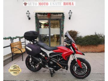 DUCATI HYPERSTRADA 937
Immatricolata 2016, 937cc, 113Cv/81Kw, 54500Km, Euro4.
*** Moto revisionta e tagliandata *** 

Rimangono sempre esclusi i costi : 
-del passaggio di proprietÃ  pari ad euro 200,00.
-messa su strada pari ad euro 300,00 che include l'attivazione della garanzia di 12 mesi completa, all' occorrenza controlli e/o tagliando completo preconsegna (olio,filtro olio, filtro aria e tutti i componenti necessari al ripristino), 12 mesi di garanzia estendibili a 24/36mesi in base al veicolo e copre i componenti non soggetti ad usura (dettagli in sede).

Di serie: Motore Bicilindrico a V Testastretta II, cambio manuale a 6 rapporti, Abs, Tc, raffreddamento a Liquido, 3 mappature motore Sport/Touring/Urban, Forcella Kayaba a steli rovesciati da 43 mm, Progressiva con monoammortizzatore Sachs. Regolazione del freno in estensione e del precarico molla con torchio idraulico remoto. Forcellone monobraccio in alluminio, impianto frenante Brembo, doppio freno a disco anteriore da 320mm e da 245mm al posteriore, cerchi da 17â€.

Accessoriato con:  Tris valigie Originali, leve regolabili, parafango posteriore, parti in Ergal, paramani. 

I NOSTRI SERVIZI : 
-Acquisto diretto con pagamento immediato 
-conto vendita
-vendita auto, moto e scooter usati e garantiti
-vendita veicoli d'epoca
-permuta auto con moto e viceversa
-noleggio breve e lungo termine
-finanziamenti personalizzati (rata costante,mini e  maxi rate, leasing)
-assistenza post-vendita con societÃ  di garanzie e officine partner
-assicurazioni
-consulenze e stime per acquisti tra privati

VISITA il nostro sito internet: automotousateroma.it oppure scarica la nostra App: automotousateroma dall' Apple store o Play store per restare aggiornato sui nostri ultimi arrivi.

VIENI A TROVARCI PER VEDERE DAL VIVO QUESTO VEICOLO :
Auto Moto Usate Roma s.r.l.Via Appia Nuova 23, 00047, Marino (RM) (adiacente Sorelle Ramonda)

*************

HAI UNA PERMUTA?
compila il form sull'App o nel nostro sito automotousateroma.it
oppure inviaci foto e descrizione (modello anno km motore ...)
al nostro numero whatsapp : Cell. 366-6562866 o 351-4646876 Fisso 06-7215841 e-mail :  info@automotousateroma.it

*************
La Auto Moto Usate Roma Srl declina ogni responsabilitÃ  per eventuali involontarie incongruenze che non rappresentano in alcun modo un impegno contrattuale e invitano i clienti a verificare sempre dal vivo la correttezza dei dati che potrebbero non coincidere con lâ€™effettivo equipaggiamento del veicolo spesso dovuto alla incompatibilitÃ  dei dati trasmessi sulle varie piattaforme web.