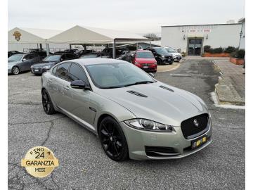 JAGUAR XF 3.0 D V6 PORTFOLIO

Immatricolato 2013, 2993cc, 240Cv 177Kw, 156.000Km, 5porte 5posti Euro5B.

Il prezzo proposto di euro 9.900,00 è legato alla promozione web che prevede un acquisto tramite finanziamento di intero importo. Info in sede.

Il prezzo a Listino senza promo è di euro 10.900,00.

Rimangono sempre esclusi i costi :

-del passaggio di proprietà pari ad euro 1.000,00

-messa su strada pari ad euro 400,00 che include l'attivazione della garanzia di 12 mesi completa, all'occorrenza controlli e o tagliando completo preconsegna (olio,filtro olio, filtro aria e tutti i componenti necessari al ripristino ivi compresi kit distribuzione), kit ruota di scorta o kit gonfiaggio, 12 mesi di garanzia estendibili a 24 36mesi in base al veicolo e copre i componenti non soggetti ad usura (dettagli in sede).

Di serie: Motore a 6 cilindri, cambio automatico sequenziale a 8 rapporti a trazione posteriore, computer di bordo, Abs, Esp, Airbag, vetri e specchietti elettrici, volante multifunzione in pelle e regolabile, interni in pelle, sedili anteriori regolabili elettronicamente, fendinebbia, Sistema Multimediale con schermo Touch-screen LCD a colori da 7 impianto Meridian con Navigatore, climatizzatore automatico e retrocamera, Cruise Control, fari statici allo Xenon, luci diurne a Led, stop posteriore a Led, Freno di stazionamento elettronico (EPB), Selettore Jaguar Drive, Sterzo servoassistito Servotronic, Isofix, Cerchi in lega da 20 + ruotino.

I NOSTRI SERVIZI :
-Acquisto diretto con pagamento immediato
-conto vendita
-vendita auto, moto e scooter usati e garantiti
-vendita veicoli d'epoca
-permuta auto con moto e viceversa
-noleggio breve e lungo termine
-finanziamenti personalizzati (rata costante,mini e maxi rate, leasing)
-assistenza post-vendita con società di garanzie e officine partner
-assicurazioni
-consulenze e stime per acquisti tra privati

VISITA il nostro sito internet: automotousateroma.it oppure scarica la nostra App: automotousateroma dall' Apple store o Play store per restare aggiornato sui nostri ultimi arrivi.

VIENI A TROVARCI PER VEDERE DAL VIVO QUESTO VEICOLO :
Auto Moto Usate Roma s.r.l.Via Appia Nuova 23, 00047, Marino (RM) (adiacente Sorelle Ramonda)

*************

HAI UNA PERMUTA?
compila il form sull'App o nel nostro sito automotousateroma.it
oppure inviaci foto e descrizione (modello anno km motore ...)
al nostro numero whatsapp : Cell. 366-6562866 o 351-4646876 Fisso 06-7215841 e-mail : info@automotousateroma.it

*************
La Auto Moto Usate Roma Srl declina ogni responsabilità per eventuali involontarie incongruenze che non rappresentano in alcun modo un impegno contrattuale e invitano i clienti a verificare sempre dal vivo la correttezza dei dati che potrebbero non coincidere con l’effettivo equipaggiamento del veicolo spesso dovuto alla incompatibilità dei dati trasmessi sulle varie piattaforme web.
