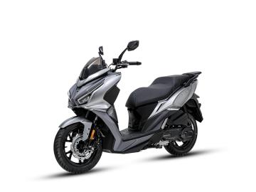 Nuovo SYM Jet 14 EVO 200 E5+: L'Evoluzione del Tuo Spazio Urbano
PiÃ¹ cattivo, piÃ¹ tecnologico, piÃ¹ EVO. Se cerchi il mix perfetto tra dimensioni compatte e prestazioni da 