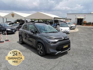 CITROEN C3 AIRCROSS BLUEHDI 120 S&S EAT6 SHINE PACK

Immatricolato 2022, 1499cc, 120Cv/88Kw, 55.000Km, 5porte/5posti, Euro6D.
*** Auto Idonea per Neopatentati ***
** Auto unicoproprietario ** 

Il prezzo proposto di euro 13.900,00 Ã¨ legato alla promozione web che prevede un acquisto tramite finanziamento, Info in sede.
Il prezzo a Listino senza promo e senza vincoli Ã¨ di euro 14.900,00.

Rimangono sempre esclusi i costi :

-del passaggio di proprietÃ  pari ad euro 600,00

-messa su strada pari ad euro 300,00 che include l'attivazione della garanzia di 12 mesi completa, all'occorrenza controlli e/o tagliando completo preconsegna (olio,filtro olio, filtro aria e tutti i componenti necessari al ripristino ivi compresi kit distribuzione), kit ruota di scorta o kit gonfiaggio, 12 mesi di garanzia estendibili a 24/36mesi in base al veicolo e copre i componenti non soggetti ad usura (dettagli in sede).

Di serie con: Motore 4 cilindri, cambio automatico a 6 rapporti, Abs, Airbag, Esp, vetri e specchietti elettrici, fari a Led, Fendinebbia, Radio Schermo Touch Pad 9