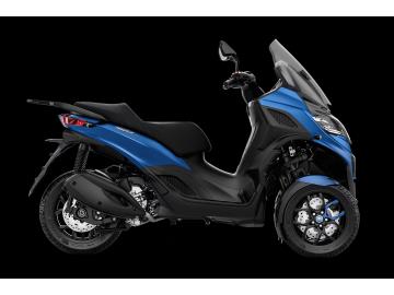 NUOVO PIAGGIO MP3 310 & 310 SPORT 
Stai cercando l'alternativa definitiva all'auto per dire addio al traffico senza rinunciare alla massima sicurezza?
Ãˆ arrivato il nuovissimo Piaggio MP3 310, completamente rinnovato nello stile e nel motore. PiÃ¹ leggero, piÃ¹ agile e con un design ispirato alle ultime tendenze automobilistiche. Il veicolo perfetto per i pendolari e per muoversi in centro cittÃ  in totale comfort, anche sul bagnato o sul pavÃ©.
CARATTERISTICHE PRINCIPALI (Di Serie per Entrambi i Modelli)
Guidabile con la sola Patente B (la normale patente dell'auto).
Nuovo Motore 310 hpe Euro 5+: PiÃ¹ brillante ed efficiente e consumi ridottissimi (oltre 32 km/l).
Sicurezza al Top: Sistema a tre ruote con sospensione a quadrilatero articolato, frenata combinata con ABS su tutte le ruote e controllo di trazione ASR di serie.
Sistema Roll-Lock: Ti fermi al semaforo senza mai dover mettere i piedi a terra.
Tecnologia Keyless: Accensione, apertura sella e sportello carburante tenendo il telecomando comodamente in tasca.
Display LCD da 5