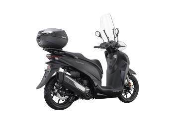 QJ MOTOR SQ 350 
Lo scooter a ruota alta di riferimento per la categoria: unisce una ciclistica stabile e sicura, prestazioni brillanti e vantando una dotazione full-optional di serie senza eguali sul mercato.
Caratteristiche Tecniche Principali:
Motore: Monocilindrico 4 tempi, raffreddato a liquido, 4 valvole
Cilindrata: 330 cc
Potenza: 29,2 CV (21,5 kW) a 7.500 giri/min
Coppia: 31,5 Nm a 5.250 giri/min
Trasmissione: Automatica CVT con Controllo di Trazione (TCS)
Ciclistica: Ruote alte da 16