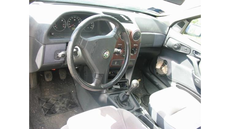 AlfaRomeo 146 1.6i 16V Twin Spark cat L Berlina