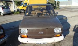 Auto d' epoca funzionante. Anno prima immatricolazione nel 1980. Modello Fiat 126 Brown 650. Colore carrozzeria marrone pastello. Alimentazione benzina. Targata PS223743 Auto d' epoca funzionante. Anno prima immatricolazione nel 1980. Modello Fiat 126 Brown 650. Colore carrozzeria marrone pastello. Alimentazione benzina. Targata PS223743
