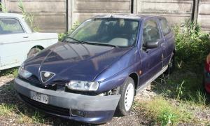 Veicolo d'epoca targato AJ742FW, immatricolato nel 1995. Colore della carrozzeria blu pastello. Alimentazione benzina. Veicolo d'epoca targato AJ742FW, immatricolato nel 1995. Colore della carrozzeria blu pastello. Alimentazione benzina.