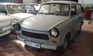 Veicolo d'epoca immatricolato nel 1988 con targa  BZ 01 XM , ritargato  GJ 01 ZTK nel 2001,  con documenti rumeni.
Alimentazione a miscela, carrozzeria di colore grigio.
Il prezzo indicato è comprensivo di iva al 22%. Veicolo d'epoca immatricolato nel 1988 con targa  BZ 01 XM , ritargato  GJ 01 ZTK nel 2001,  con documenti rumeni.
Alimentazione a miscela, carrozzeria di colore grigio.
Il prezzo indicato è comprensivo di iva al 22%.