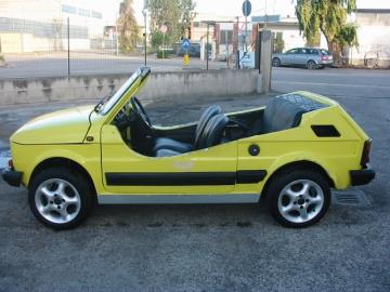 Fiat 126 Cabrio con carrozzeria in stato di buona conservazione, color giallo. Veicolo sprovvisto di ogni tipo di documento. Vettura fatturabile a margine.
