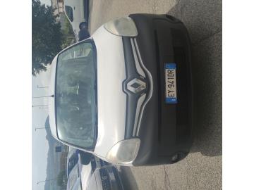 Veicolo immatricolato autocarro nel 02/2015, targato EY941DR.
Carrozzeria di color bianco.
Al prezzo indicato va aggiunta iva al 22%.
