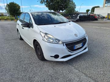 Veicolo immatricolato nel 06/2014, targato EW212FY.
auto grandinata con carrozzeria di color bianco.
Al prezzo indicato va aggiunta iva al 22%.