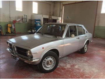 Veicolo immatricolato nel 1976, meccanica perfettamente funzionante, vettura marciante, interni perfetti, carrozzeria da rivedere in quanto la vernice è ancora quella originale.