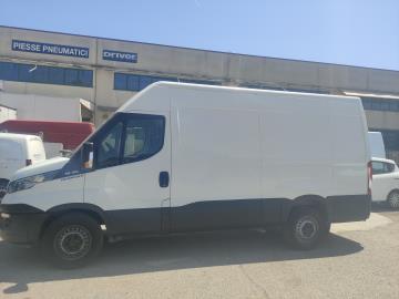 Veicolo immatricolato nel 06.2017, targato FG185YY.
Carrozzeria di color bianco.
Al prezzo indicato va aggiunta iva al 22%.