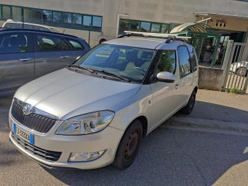 veicolo immatricolato nel 01/2015, targato EX333XA.
Carrozzeria di color grigio.
Veicolo a margine, esente iva.