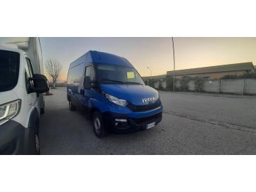 veicolo immatricolato nel 10/2015, targato FB665FM.
Carrozzeria di color blu.
Al prezzo indicato va aggiunta iva al 22%.