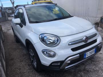 Veicolo immatricolato nel 09/2017, taragato FL780DR.
Carrozzeria di color bianco. 4x4.
Il prezzo indicato Ã¨ comprensivo di iva al 22%.