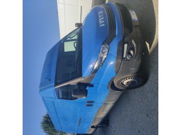 Autocarro immatricolato nel 04.2017, targato FJ496PM.
Carrozzeria in ottime condizioni, di color blu.
Al prezzo indicato va aggiunta iva al 22%.