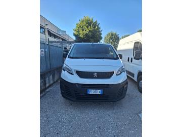 veicolo immatricolato nel 11/2018, targato FT257LA.
Carrozzeria di color bianco.
al prezzo indicato va aggiunta iva al 22%.