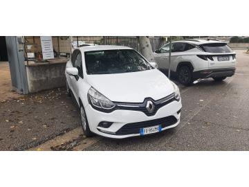 Veicolo immatricolato nel 06/2019, targata FX954MV.
Carrozzeria di color bianco. 
Il prezzo indicato è comprensivo di iva al 22%.