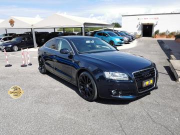 A5 SPORTBACK 2.0 TFSI S TRONIC MULTITRONIC ADVANCED
Immatricolazione 2010, 1984cc, 155Kw 211Cv, 131.000km, Euro5B, 5porte-4posti.

*** Motore nuovo sostituito con Fatture lavori ***

Con: Motore a 4 cilindri in linea, cambio automatico CVT a 6 rapporti sequenziale, immobilizer, computer di bordo, impianto stereo cd mp3 con comandi al volante, vetri e specchietti elettrici, interni in pelle color ghiaccio, climatizzatore automatico, cruise control, navigatore, retrocamera di parcheggio, bracciolo portaoggetti, sensori luci automatiche, Esp disinseribile, fendinebbia, Airbag frontali-laterali-posteriori, Abs, Asr, Esc, Eds (Dispositivo antislittamento in partenza), servosterzo elettromeccanico, cerchi in lega da 18 , ruotino.

Il prezzo proposto di euro 12.000,00euro Ã¨ legato alla promozione web che prevede un acquisto tramite finanziamento di intero importo. Info in sede.
Il prezzo senza promo Ã¨ di euro 12.900,00.
Rimangono sempre esclusi i costi :
-del passaggio di proprietÃ  pari ad euro 500,00.
-messa su strada pari ad euro 400,00 che include controlli tagliando completo preconsegna (olio,filtro olio, filtro aria e tutti icomponenti necessari al ripristino ivi compresi kit distribuzione),igienizzazione interni, kit ruota di scorta o kit gonfiaggio, 12 mesi di garanzia estendibili a 24 36mesi in base al veicolo e copre i componenti non soggetti ad usura (dettagli in sede).
Il prezzo del veicolo pubblicizzato Ã¨ stato calcolato utilizzando tutte le campagne commerciali a disposizione.

*************

I NOSTRI SERVIZI :
-Acquisto diretto con pagamento immediato
-conto vendita
-vendita auto, moto e scooter usati e garantiti
-vendita veicoli d'epoca
-permuta auto con moto e viceversa
-noleggio breve e lungo termine
-finanziamenti personalizzati (rata costante,mini e maxi rate, leasing)
-assistenza post-vendita con societÃ  di garanzie e officine partner
-assicurazioni
-consulenze e stime per acquisti tra privati

VISITA il nostro sito internet: automotousateroma.it oppure scarica la nostra App: automotousateroma dall' Apple store o Play store per restare aggiornato sui nostri ultimi arrivi.

VIENI A TROVARCI PER VEDERE DAL VIVO QUESTO VEICOLO :
Auto Moto Usate Roma s.r.l.Via Appia Nuova 23, 00047, Marino (RM) (adiacente Sorelle Ramonda)

*************

HAI UNA PERMUTA?
compila il form sull'App o nel nostro sito automotousateroma.it
oppure inviaci foto e descrizione (modello anno km motore ...)
al nostro numero whatsapp : Cell. 351-4646876 o e-mail : info@automotousateroma.it

*************
La Auto Moto Usate Roma Srl declina ogni responsabilitÃ  per eventuali involontarie incongruenze che non rappresentano in alcun modo un impegno contrattuale e invitano i clienti a verificare sempre dal vivo la correttezza dei dati che potrebbero non coincidere con lâ€™effettivo equipaggiamento del veicolo spesso dovuto alla incompatibilitÃ  dei dati trasmessi sulle varie piattaforme web.
