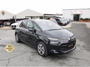 CITROEN C4 PICASSO 1.6 Hdi 115 ETG6 EXCLUSIVE

Immatricolata 2014, 1560cc, 115Cv 85Kw, 174.000Km, 5porte 5posti, Euro5B.

*** Auto UNICOPROPRIETARIO - Idoneo per NEOPATENTATI **

Con: Motore a 4 cilindri, cambio automatico a 6 rapporti, Computer di bordo, Abs, Airbag, vetri e specchietti elettrici, Accensione automatica fari, Aiuto alla frenata d'emergenza (AFU), Climatizzatore automatico
bi-zona; Display panoramico HD 12 con retrocamera e navigatore,
Radio biturner con comandi al volante, Volante reg. e con paddle, Fari anteriori a Led diurni, Fari fendinebbia, Fari posteriori a Led, Freno di stazionamento elettrico automatico, Keyless
Access Start, Isofix, sensori di parcheggio, cerchi in lega da 18â€ ruota di scorta.

Il prezzo proposto di euro 6.800,00euro Ã¨ legato alla promozione web che prevede un acquisto tramite finanziamento di intero importo. Info in sede.
Il prezzo senza promo Ã¨ di euro 7.500,00.
Rimangono sempre esclusi i costi :
-del passaggio di proprietÃ  pari ad euro 600,00.
-messa su strada pari ad euro 400,00 che include controlli tagliando completo preconsegna (olio,filtro olio, filtro aria e tutti icomponenti necessari al ripristino ivi compresi kit distribuzione),igienizzazione interni, kit ruota di scorta o kit gonfiaggio, 12 mesi di garanzia estendibili a 24 36mesi in base al veicolo e copre i componenti non soggetti ad usura (dettagli in sede).
Il prezzo del veicolo pubblicizzato Ã¨ stato calcolato utilizzando tutte le campagne commerciali a disposizione.

*************

I NOSTRI SERVIZI :
-Acquisto diretto con pagamento immediato
-conto vendita
-vendita auto, moto e scooter usati e garantiti
-vendita veicoli d'epoca
-permuta auto con moto e viceversa
-noleggio breve e lungo termine
-finanziamenti personalizzati (rata costante,mini e maxi rate, leasing)
-assistenza post-vendita con societÃ  di garanzie e officine partner
-assicurazioni
-consulenze e stime per acquisti tra privati

VISITA il nostro sito internet: automotousateroma.it oppure scarica la nostra App: automotousateroma dall' Apple store o Play store per restare aggiornato sui nostri ultimi arrivi.

VIENI A TROVARCI PER VEDERE DAL VIVO QUESTO VEICOLO :
Auto Moto Usate Roma s.r.l.Via Appia Nuova 23, 00047, Marino (RM) (adiacente Sorelle Ramonda)

*************

HAI UNA PERMUTA?
compila il form sull'App o nel nostro sito automotousateroma.it
oppure inviaci foto e descrizione (modello anno km motore ...)
al nostro numero whatsapp : Cell. 366-6562866 o 351-4646876 Fisso 06-7215841 e-mail : info@automotousateroma.it

*************
La Auto Moto Usate Roma Srl declina ogni responsabilitÃ  per eventuali involontarie incongruenze che non rappresentano in alcun modo un impegno contrattuale e invitano i clienti a verificare sempre dal vivo la correttezza dei dati che potrebbero non coincidere con lâ€™effettivo equipaggiamento del veicolo spesso dovuto alla incompatibilitÃ  dei dati trasmessi sulle varie piattaforme web.

