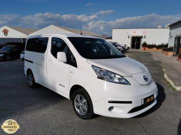NISSAN e - NV 200 EVALIA EV Enel Edition

Immatricolato 2018, 109Cv 80Kw, 169.000km, 5porte 7posti.

*** 3a fila a scomparsa con 2 sedili aggiunti ***

** Veicolo UNICOPROPRIETARIO **

** Veicolo guidabile da Neopatentati in base al nuovo decreto **

Di serie con: Motore elettrico, cambio automatico, Abs, esp, airbag, computer
di bordo, vetri e specchietti elettrici, frenata assistita,
climatizzatore automatico, cruise control, fendinebbia, ModalitÃ  di
guida Eco, Radio 1CD AM-FM AUX MP3 USB I-pod connection Bluetooth, 4
casse con navigatore e con retrocamera, porte laterali scorrevoli,
servosterzo elettrico, Vetri seconda fila scorrevoli, Volante
regolabile in altezza, Fari e tergicristalli automatici con sensore
pioggia, cerhi in lega da 15â€.

Il prezzo proposto di euro 13.900,00euro Ã¨ legato alla promozione web che prevede un acquisto tramite finanziamento di intero importo. Info in sede.
Il prezzo senza promo Ã¨ di euro 14.900,00.
Rimangono sempre esclusi i costi :
-del passaggio di proprietÃ  pari ad euro 500,00.
-messa su strada pari ad euro 400,00 che include controlli tagliando completo preconsegna (olio,filtro olio, filtro aria e tutti icomponenti necessari al ripristino ivi compresi kit distribuzione),igienizzazione interni, kit ruota di scorta o kit gonfiaggio, 12 mesi di garanzia estendibili a 24 36mesi in base al veicolo e copre i componenti non soggetti ad usura (dettagli in sede).
Il prezzo del veicolo pubblicizzato Ã¨ stato calcolato utilizzando tutte le campagne commerciali a disposizione.

*************

I NOSTRI SERVIZI :
-Acquisto diretto con pagamento immediato
-conto vendita
-vendita auto, moto e scooter usati e garantiti
-vendita veicoli d'epoca
-permuta auto con moto e viceversa
-noleggio breve e lungo termine
-finanziamenti personalizzati (rata costante,mini e maxi rate, leasing)
-assistenza post-vendita con societÃ  di garanzie e officine partner
-assicurazioni
-consulenze e stime per acquisti tra privati

VISITA il nostro sito internet: automotousateroma.it oppure scarica la nostra App: automotousateroma dall' Apple store o Play store per restare aggiornato sui nostri ultimi arrivi.

VIENI A TROVARCI PER VEDERE DAL VIVO QUESTO VEICOLO :
Auto Moto Usate Roma s.r.l.Via Appia Nuova 23, 00047, Marino (RM) (adiacente Sorelle Ramonda)

*************

HAI UNA PERMUTA?
compila il form sull'App o nel nostro sito automotousateroma.it
oppure inviaci foto e descrizione (modello anno km motore ...)
al nostro numero whatsapp : Cell. 351-4646876 o e-mail : info@automotousateroma.it

*************
La Auto Moto Usate Roma Srl declina ogni responsabilitÃ  per eventuali involontarie incongruenze che non rappresentano in alcun modo un impegno contrattuale e invitano i clienti a verificare sempre dal vivo la correttezza dei dati che potrebbero non coincidere con lâ€™effettivo equipaggiamento del veicolo spesso dovuto alla incompatibilitÃ  dei dati trasmessi sulle varie piattaforme web.

