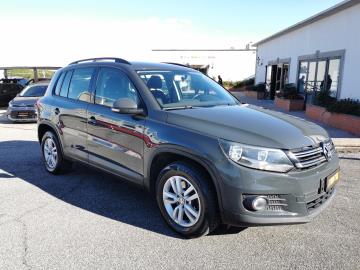 VOLKSWAGEN TIGUAN 2.0 TDI Sport Style BlueMotion Technology.
Immatricolazione 06 2016, 1968cc, 110cv 81kw, 222.000km, Euro6B,
5porte 5posti.

** Veicolo guidabile da Neopatentati in base al nuovo decreto **

Con: Motorre a 4 cilindri, cambio manuale a 6 rapporti,
immobilizer, computer di bordo, display TFT multifunzione a colori,
climatizzatore, volante in pelle multifunzione, Radio cd-mp3-aux,
freno a mano elettrico, finestrini e specchietti elettrici,chiusura
centralizzata con telecomando, bracciolo, fendinebbia, volante
regolabile, sensore pioggia, sensori parcheggio posteriori, airbag,
cerchi in lega da 16 , isofix, ESC ABS, ASR, EDS, MSR.

Il prezzo proposto di euro 9.800,00euro Ã¨ legato alla promozione web che prevede un acquisto tramite finanziamento di intero importo. Info in sede.
Il prezzo senza promo Ã¨ di euro 10.900,00.
Rimangono sempre esclusi i costi :
-del passaggio di proprietÃ  pari ad euro 500,00.
-messa su strada pari ad euro 400,00 che include controlli tagliando completo preconsegna (olio,filtro olio, filtro aria e tutti icomponenti necessari al ripristino ivi compresi kit distribuzione),igienizzazione interni, kit ruota di scorta o kit gonfiaggio, 12 mesi di garanzia estendibili a 24 36mesi in base al veicolo e copre i componenti non soggetti ad usura (dettagli in sede).
Il prezzo del veicolo pubblicizzato Ã¨ stato calcolato utilizzando tutte le campagne commerciali a disposizione.

*************

I NOSTRI SERVIZI :
-Acquisto diretto con pagamento immediato
-conto vendita
-vendita auto, moto e scooter usati e garantiti
-vendita veicoli d'epoca
-permuta auto con moto e viceversa
-noleggio breve e lungo termine
-finanziamenti personalizzati (rata costante,mini e maxi rate, leasing)
-assistenza post-vendita con societÃ  di garanzie e officine partner
-assicurazioni
-consulenze e stime per acquisti tra privati

VISITA il nostro sito internet: automotousateroma.it oppure scarica la nostra App: automotousateroma dall' Apple store o Play store per restare aggiornato sui nostri ultimi arrivi.

VIENI A TROVARCI PER VEDERE DAL VIVO QUESTO VEICOLO :
Auto Moto Usate Roma s.r.l.Via Appia Nuova 23, 00047, Marino (RM) (adiacente Sorelle Ramonda)

*************

HAI UNA PERMUTA?
compila il form sull'App o nel nostro sito automotousateroma.it
oppure inviaci foto e descrizione (modello anno km motore ...)
al nostro numero whatsapp : Cell. 351-4646876 o e-mail : info@automotousateroma.it

*************
La Auto Moto Usate Roma Srl declina ogni responsabilitÃ  per eventuali involontarie incongruenze che non rappresentano in alcun modo un impegno contrattuale e invitano i clienti a verificare sempre dal vivo la correttezza dei dati che potrebbero non coincidere con lâ€™effettivo equipaggiamento del veicolo spesso dovuto alla incompatibilitÃ  dei dati trasmessi sulle varie piattaforme web.