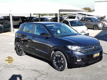 VOLKSWAGEN T-Cross 1.0 TSI Sport

Immatricolata 2021, 999cc, 39.000Km, 95Cv 70Kw, 5porte 5posti, Euro6D-TEMP.

***Auto UNICOPROPRIETARIO ***

**Veicolo per Neopatentati**

Con:cambio manuale a 5 rapporti, computer di bordo, Abs, Esp, Airbag, vetri e specchietti elettrici, Adaptive Cruise Control (ACC), Blind Spot - Assistente parcheggio e sistema di controllo angolo cieco, climatizzatore, navigatore, limitatore velocitÃ , Controllo elettronico della stabilitÃ  (ESC) con assistenza nelle partenze in salita, Digital Cockpit da 8 , Fari posteriori a LED, Fari fendinebbia con funzione cornering, Indicatore di controllo della pressione degli pneumatici, Lane Assist (Sist. di assistenza al mantenimento di corsia), Park Pilot - Sensori di parcheggio ant e post, TCS con EDS (controllo elettronico della trazione), Volante multifunzione in pelle, cerchi in lega da 16 , ruotino.

Il prezzo proposto di euro 14.900,00euro Ã¨ legato alla promozione web che prevede un acquisto tramite finanziamento di intero importo. Info in sede.
Il prezzo senza promo Ã¨ di euro 16.900,00.
Rimangono sempre esclusi i costi :
-del passaggio di proprietÃ  pari ad euro 500,00.
-messa su strada pari ad euro 400,00 che include controlli tagliando completo preconsegna (olio,filtro olio, filtro aria e tutti icomponenti necessari al ripristino ivi compresi kit distribuzione),igienizzazione interni, kit ruota di scorta o kit gonfiaggio, 12 mesi di garanzia estendibili a 24 36mesi in base al veicolo e copre i componenti non soggetti ad usura (dettagli in sede).

*************

I NOSTRI SERVIZI :
-Acquisto diretto con pagamento immediato
-conto vendita
-vendita auto, moto e scooter usati e garantiti
-vendita veicoli d'epoca
-permuta auto con moto e viceversa
-noleggio breve e lungo termine
-finanziamenti personalizzati (rata costante,mini e maxi rate, leasing)
-assistenza post-vendita con societÃ  di garanzie e officine partner
-assicurazioni
-consulenze e stime per acquisti tra privati

VISITA il nostro sito: automotousateroma.it oppure scarica la nostra App: automotousateroma dall' Apple store o Play store per restare aggiornato sui nostri ultimi arrivi.

VIENI A TROVARCI PER VEDERE DAL VIVO QUESTO VEICOLO :
Auto Moto Usate Roma s.r.l.Via Appia Nuova 23, 00047, Marino (RM) (adiacente Sorelle Ramonda)

*************

HAI UNA PERMUTA?
compila il form sull'App o nel nostro sito automotousateroma.it
oppure inviaci foto e descrizione (modello anno km motore ...)
al nostro numero whatsapp : Cell. 351-4646876 o e-mail : info@automotousateroma.it

*************
La Auto Moto Usate Roma Srl declina ogni responsabilitÃ  per eventuali involontarie incongruenze che non rappresentano in alcun modo un impegno contrattuale e invitano i clienti a verificare sempre dal vivo la correttezza dei dati che potrebbero non coincidere con lâ€™effettivo equipaggiamento del veicolo spesso dovuto alla incompatibilitÃ  dei dati trasmessi sulle varie piattaforme web.
