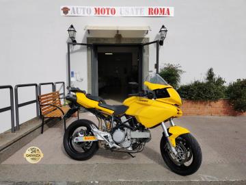 DUCATI MULTISTRADA 620

Immatricolazione 2005, 618cc, 63Cv 45Kw, solo 46.000km, Euro2.

Di serie: Moroe Bicilindrico, cambio manuale a 6 rapporti, strumentazione LCD, computer di bordo, doppio freno a disco anteriore da 320mm e 245mm posteriore, pinze BREMBO, tubi freno in treccia, cerchi in lega da 17â€, bauletto posteriore non presente in foto.

Accessoriato con: Usb, portatelefono, terminali Termignoni.

Rimangono sempre esclusi i costi :
-del passaggio di proprietÃ  pari ad euro 200,00.
-messa su strada pari ad euro 400,00 che include controlli tagliando completo preconsegna (olio,filtro olio, filtro aria e tutti i componenti necessari al ripristino), 12 mesi di garanzia estendibili a 24 36mesi in base al veicolo e copre i componenti non soggetti ad usura (dettagli in sede).

Il prezzo del veicolo pubblicizzato Ã¨ stato calcolato utilizzando tutte le campagne commerciali a disposizione.

*************

I NOSTRI SERVIZI :
-Acquisto diretto con pagamento immediato
-conto vendita
-vendita auto, moto e scooter usati e garantiti
-vendita veicoli d'epoca
-permuta auto con moto e viceversa
-noleggio breve e lungo termine
-finanziamenti personalizzati (rata costante,mini e maxi rate, leasing)
-assistenza post-vendita con societÃ  di garanzie e officine partner
-assicurazioni
-consulenze e stime per acquisti tra privati

VISITA il nostro sito internet: automotousateroma.it oppure scarica la nostra App: automotousateroma dall' Apple store o Play store per restare aggiornato sui nostri ultimi arrivi.

VIENI A TROVARCI PER VEDERE DAL VIVO QUESTO VEICOLO :
Auto Moto Usate Roma s.r.l.Via Appia Nuova 23, 00047, Marino (RM) (adiacente Sorelle Ramonda)

*************

HAI UNA PERMUTA?
compila il form sull'App o nel nostro sito automotousateroma.it
oppure inviaci foto e descrizione (modello anno km motore ...)
al nostro numero whatsapp : Cell. 351-4646876 o Whats. 366-6562866 Fisso 06-7215841 e-mail : info@automotousateroma.it

*************
La Auto Moto Usate Roma Srl declina ogni responsabilitÃ  per eventuali involontarie incongruenze che non rappresentano in alcun modo un impegno contrattuale e invitano i clienti a verificare sempre dal vivo la correttezza dei dati che potrebbero non coincidere con lâ€™effettivo equipaggiamento del veicolo spesso dovuto alla incompatibilitÃ  dei dati trasmessi sulle varie piattaforme web.


