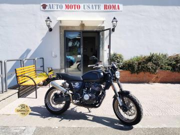 SWM GRAN MILANO 500

Immatricolato 2021, 445cc, 30Cv 22Kw, 2.000Km, Euro4.

*** Guidabile con patente A2 ***

Con: Motore Monocilindrico, cambio manuale a 5 rapporti, Abs, computer di bordo, impianto frenante Brembo, forcelle regolabili, disco anteriore da 320mm e posteriore da 230mm, doppio terminale, cerchi a raggi da 17â€.

Il prezzo proposto di euro 2.900,00euro Ã¨ legato alla promozione web che prevede un acquisto tramite finanziamento di intero importo.
Il prezzo senza promo Ã¨ di euro 3.200,00euro.

Rimangono sempre esclusi i costi :
-del passaggio di proprietÃ  pari ad euro 200,00.
-messa su strada pari ad euro 300,00 che include controlli tagliando completo preconsegna (olio,filtro olio, filtro aria e tutti i componenti necessari al ripristino), 12 mesi di garanzia estendibili a 24 36mesi in base al veicolo e copre i componenti non soggetti ad usura (dettagli in sede).

Il prezzo del veicolo pubblicizzato Ã¨ stato calcolato utilizzando tutte le campagne commerciali a disposizione.

*************

I NOSTRI SERVIZI :
-Acquisto diretto con pagamento immediato
-conto vendita
-vendita auto, moto e scooter usati e garantiti
-vendita veicoli d'epoca
-permuta auto con moto e viceversa
-noleggio breve e lungo termine
-finanziamenti personalizzati (rata costante,mini e maxi rate, leasing)
-assistenza post-vendita con societÃ  di garanzie e officine partner
-assicurazioni
-consulenze e stime per acquisti tra privati

VISITA il nostro sito internet: automotousateroma.it oppure scarica la nostra App: automotousateroma dall' Apple store o Play store per restare aggiornato sui nostri ultimi arrivi.

VIENI A TROVARCI PER VEDERE DAL VIVO QUESTO VEICOLO :
Auto Moto Usate Roma s.r.l.Via Appia Nuova 23, 00047, Marino (RM) (adiacente Sorelle Ramonda)

*************

HAI UNA PERMUTA?
compila il form sull'App o nel nostro sito automotousateroma.it
oppure inviaci foto e descrizione (modello anno km motore ...)
al nostro numero whatsapp : Cell. 351-4646876 o Whats. 366-6562866 Fisso 06-7215841 e-mail : info@automotousateroma.it

*************
La Auto Moto Usate Roma Srl declina ogni responsabilitÃ  per eventuali involontarie incongruenze che non rappresentano in alcun modo un impegno contrattuale e invitano i clienti a verificare sempre dal vivo la correttezza dei dati che potrebbero non coincidere con lâ€™effettivo equipaggiamento del veicolo spesso dovuto alla incompatibilitÃ  dei dati trasmessi sulle varie piattaforme web.

