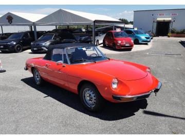 ALFA ROMEO SPIDER DUETTO 1300 JUNIOR 2 SERIE CODA TRONCA

Immatricolata 1976, 1290cc, 16.420Km, 89Cv 65Kw.

** Iscritta ASI **

*** Targata ROMA con sfondo nero ***

Con: Motore a 4 cilindri in linea, cambio manuale a 5 rapporti, omologata 4 posti, sedili e interni in pelle, cappotta rifoderata, cerchi in lega da 14 .

Rimangono sempre esclusi i costi :
-del passaggio di proprietÃ  pari ad euro 250,00.
-messa su strada pari ad euro 500,00 che include controlli tagliando completo preconsegna (olio,filtro olio, filtro aria e tutti icomponenti necessari al ripristino), igienizzazione interni, kit gonfiaggio.

Il prezzo del veicolo pubblicizzato Ã¨ stato calcolato utilizzando tutte le campagne commerciali a disposizione.

*************

I NOSTRI SERVIZI :
-Acquisto diretto con pagamento immediato
-conto vendita
-vendita auto, moto e scooter usati e garantiti
-vendita veicoli d'epoca
-permuta auto con moto e viceversa
-noleggio breve e lungo termine
-finanziamenti personalizzati (rata costante,mini e maxi rate, leasing)
-assistenza post-vendita con societÃ  di garanzie e officine partner
-assicurazioni
-consulenze e stime per acquisti tra privati

VISITA il nostro sito internet: automotousateroma.it oppure scarica la nostra App: automotousateroma dall' Apple store o Play store per restare aggiornato sui nostri ultimi arrivi.

VIENI A TROVARCI PER VEDERE DAL VIVO QUESTO VEICOLO :
Auto Moto Usate Roma s.r.l.Via Appia Nuova 23, 00047, Marino (RM) (adiacente Sorelle Ramonda)

*************

HAI UNA PERMUTA?
compila il form sull'App o nel nostro sito automotousateroma.it
oppure inviaci foto e descrizione (modello anno km motore ...)
al nostro numero whatsapp : Cell. 366-6562866 o 351-4646876 Fisso 06-7215841 e-mail : info@automotousateroma.it

*************
La Auto Moto Usate Roma Srl declina ogni responsabilitÃ  per eventuali involontarie incongruenze che non rappresentano in alcun modo un impegno contrattuale e invitano i clienti a verificare sempre dal vivo la correttezza dei dati che potrebbero non coincidere con lâ€™effettivo equipaggiamento del veicolo spesso dovuto alla incompatibilitÃ  dei dati trasmessi sulle varie piattaforme web.
