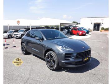 PORSCHE MACAN S 3.0

Immatricolato 2021, 2995cc, 71.100km, 353Cv 260kw, 5porte 5posti, Euro6D.

*** Tagliandi ufficiali e certificati ***

** Garanzia Porsche Approved fino al 2026 **

Con: Motore V6 cilindri, Cambio automatico sequenziale a 7 rapporti, trazione integrale, Porsche Stability Management (PSM) con ABS, ASR, ABD e MSR, computer di bordo, Volante sportivo multifunzione con paddle e corona del volante in pelle liscia, modalitÃ  di guida: Sport Sport Plus Individuale, Climatizzatore automatico a 3 zone con reg. separata della temperatura, Connect Plus incl. nav. online, modulo telef. LTE con SIM Card Reader, wireless, Porsche Car Connect, Cruise control (regolatore di velocitÃ ) incluso limitatore di velocitÃ , sedili regolabili con memoria riscaldabili e rinfrescanti in pelle totale, Freno multicollisione, Fari principali a LED con reg. automatica e statica, incluso luci diurne a 4 punti con tecnica a LED, Due terminali di scarico doppi in colore nero opaco, Portellone posteriore automatico, cerchi in lega da 21â€.

Il prezzo proposto di euro 59.900,00euro Ã¨ legato alla promozione web che prevede un acquisto tramite un finanziamento.
Il prezzo senza promo Ã¨ di euro 63.900,00euro.

Rimangono sempre esclusi i costi :
-del passaggio di proprietÃ  pari ad euro 1.375,00.
-messa su strada pari ad euro 500,00 che include controlli/tagliando completo preconsegna (olio,filtro olio, filtro aria e tutti i componenti necessari al ripristino ivi compresi kit distribuzione), igienizzazione interni, kit ruota di scorta o kit gonfiaggio, 12 mesi di garanzia estendibili a 24/36mesi in base al veicolo e copre i componenti non soggetti ad usura (dettagli in sede).

I NOSTRI SERVIZI :
-Acquisto diretto con pagamento immediato
-conto vendita
-vendita auto, moto e scooter usati e garantiti
-vendita veicoli d'epoca
-permuta auto con moto e viceversa
-noleggio breve e lungo termine
-finanziamenti personalizzati (rata costante,mini e maxi rate, leasing)
-assistenza post-vendita con societÃ  di garanzie e officine partner
-assicurazioni
-consulenze e stime per acquisti tra privati

VISITA il nostro sito internet: automotousateroma.it oppure scarica la nostra App: automotousateroma dall' Apple store o Play store per restare aggiornato sui nostri ultimi arrivi.

VIENI A TROVARCI PER VEDERE DAL VIVO QUESTO VEICOLO :
Auto Moto Usate Roma s.r.l.Via Appia Nuova 23, 00047, Marino (RM) (adiacente Sorelle Ramonda)

HAI UNA PERMUTA?
compila il form sull'App o nel nostro sito automotousateroma.it
oppure inviaci foto e descrizione (modello anno km motore ...)
al nostro numero whatsapp : Cell. 366-6562866 o 351-4646876 Fisso 06-7215841 e-mail : info@automotousateroma.it

La Auto Moto Usate Roma Srl declina ogni responsabilitÃ  per eventuali involontarie incongruenze che non rappresentano in alcun modo un impegno contrattuale e invitano i clienti a verificare sempre dal vivo la correttezza dei dati che potrebbero non coincidere con lâ€™effettivo equipaggiamento del veicolo.