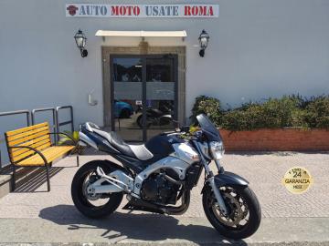 SUZUKI GSR 600 NERA

Immatricolata 2006, 599cc, 16.000Km, 98Cv 72Kw, Euro3.

Con: Motore a 4 cilindri, cambio manuale a 6 rapporti, computer di bordo, raffreddamento a Liquido, conta marce integrato, doppio freno a disco da 310mm anteriori e da 240 mm al posteriore, cerchi da 17â€.

Accesoriato con: Cupolino Puig nero, terminali G.P.R. Omologati + originali.

Rimangono sempre esclusi i costi :
-del passaggio di proprietÃ  pari ad euro 200,00.
-messa su strada pari ad euro 300,00 che include controlli tagliando completo preconsegna (olio,filtro olio, filtro aria e tutti i componenti necessari al ripristino), 12 mesi di garanzia estendibili a 24 36mesi in base al veicolo e copre i componenti non soggetti ad usura (dettagli in sede).

Il prezzo del veicolo pubblicizzato Ã¨ stato calcolato utilizzando tutte le campagne commerciali a disposizione.

*************

I NOSTRI SERVIZI :
-Acquisto diretto con pagamento immediato
-conto vendita
-vendita auto, moto e scooter usati e garantiti
-vendita veicoli d'epoca
-permuta auto con moto e viceversa
-noleggio breve e lungo termine
-finanziamenti personalizzati (rata costante,mini e maxi rate, leasing)
-assistenza post-vendita con societÃ  di garanzie e officine partner
-assicurazioni
-consulenze e stime per acquisti tra privati

VISITA il nostro sito internet: automotousateroma.it oppure scarica la nostra App: automotousateroma dall' Apple store o Play store per restare aggiornato sui nostri ultimi arrivi.

VIENI A TROVARCI PER VEDERE DAL VIVO QUESTO VEICOLO :
Auto Moto Usate Roma s.r.l.Via Appia Nuova 23, 00047, Marino (RM) (adiacente Sorelle Ramonda)

*************

HAI UNA PERMUTA?
compila il form sull'App o nel nostro sito automotousateroma.it
oppure inviaci foto e descrizione (modello anno km motore ...)
al nostro numero whatsapp : Cell. 351-4646876 o Whats. 366-6562866 Fisso 06-7215841 e-mail : info@automotousateroma.it

*************
La Auto Moto Usate Roma Srl declina ogni responsabilitÃ  per eventuali involontarie incongruenze che non rappresentano in alcun modo un impegno contrattuale e invitano i clienti a verificare sempre dal vivo la correttezza dei dati che potrebbero non coincidere con lâ€™effettivo equipaggiamento del veicolo spesso dovuto alla incompatibilitÃ  dei dati trasmessi sulle varie piattaforme web.