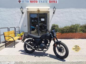 BRIXTON FELSBERG 125 ABS

Immatricolato 2024, 125cc, 2.200Km, 11Cv 8Kw, Euro5.

Con: Motore Monocilindrico, cambio manuale a 5 rapporti, Abs, raffreddamento ad Aria, Forcella telescopica, Forcellone con doppio ammortizzatore, cerchi a Raggi da 18â€ anteriori e da 17â€ posteriori.

Rimangono sempre esclusi i costi :
-del passaggio di proprietÃ  pari ad euro 200,00.
-messa su strada pari ad euro 300,00 che include controlli tagliando completo preconsegna (olio,filtro olio, filtro aria e tutti i componenti necessari al ripristino), 12 mesi di garanzia estendibili a 24 36mesi in base al veicolo e copre i componenti non soggetti ad usura (dettagli in sede).

Il prezzo del veicolo pubblicizzato Ã¨ stato calcolato utilizzando tutte le campagne commerciali a disposizione.

*************

I NOSTRI SERVIZI :
-Acquisto diretto con pagamento immediato
-conto vendita
-vendita auto, moto e scooter usati e garantiti
-vendita veicoli d'epoca
-permuta auto con moto e viceversa
-noleggio breve e lungo termine
-finanziamenti personalizzati (rata costante,mini e maxi rate, leasing)
-assistenza post-vendita con societÃ  di garanzie e officine partner
-assicurazioni
-consulenze e stime per acquisti tra privati

VISITA il nostro sito internet: automotousateroma.it oppure scarica la nostra App: automotousateroma dall' Apple store o Play store per restare aggiornato sui nostri ultimi arrivi.

VIENI A TROVARCI PER VEDERE DAL VIVO QUESTO VEICOLO :
Auto Moto Usate Roma s.r.l.Via Appia Nuova 23, 00047, Marino (RM) (adiacente Sorelle Ramonda)

*************

HAI UNA PERMUTA?
compila il form sull'App o nel nostro sito automotousateroma.it
oppure inviaci foto e descrizione (modello anno km motore ...)
al nostro numero whatsapp : Cell. 351-4646876 o Whats. 366-6562866 Fisso 06-7215841 e-mail : info@automotousateroma.it

*************
La Auto Moto Usate Roma Srl declina ogni responsabilitÃ  per eventuali involontarie incongruenze che non rappresentano in alcun modo un impegno contrattuale e invitano i clienti a verificare sempre dal vivo la correttezza dei dati che potrebbero non coincidere con lâ€™effettivo equipaggiamento del veicolo spesso dovuto alla incompatibilitÃ  dei dati trasmessi sulle varie piattaforme web.

