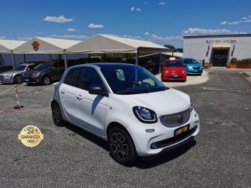 SMART FOURFOR 1.0 PRIME

Immatricolata 2016, 998cc, 86.000Km, 71Cv 51Kw, 5porte 4posti, Euro6B.

*** Auto idonea per Neopatentati ***

** Auto tagliandata e revisionata **

Con: Motore a 3 cilindri, cambio automatico a 6 rapporti, Abs, Airbag, computer di bordo, vetri e specchietti elettrici, ESP - Controllo elettronico della stabilitÃ , Strumentazione con display multifunzione e computer di bordo, stereo con navigatore, Luci diurne a LED, Riscaldamento dei sedili lato guida e passeggero, doppio tettino, sedili in pelle totale, Volante sportivo multifunzione a tre razze in pelle con cuciture decorative grigie, Isofix, sensori di parcheggio posteriori, cerchi in lega da 15â€.

Il prezzo proposto di euro 9.900,00euro Ã¨ legato alla promozione web che prevede un acquisto tramite finanziamento di intero importo. Info in sede.
Il prezzo senza promo Ã¨ di euro 10.900,00.
Rimangono sempre esclusi i costi :
-del passaggio di proprietÃ  pari ad euro 450,00.
-messa su strada pari ad euro 400,00 che include controlli tagliando completo preconsegna (olio,filtro olio, filtro aria e tutti icomponenti necessari al ripristino ivi compresi kit distribuzione),igienizzazione interni, kit ruota di scorta o kit gonfiaggio, 12 mesi di garanzia estendibili a 24 36mesi in base al veicolo e copre i componenti non soggetti ad usura (dettagli in sede).
Il prezzo del veicolo pubblicizzato Ã¨ stato calcolato utilizzando tutte le campagne commerciali a disposizione.

*************

I NOSTRI SERVIZI :
-Acquisto diretto con pagamento immediato
-conto vendita
-vendita auto, moto e scooter usati e garantiti
-vendita veicoli d'epoca
-permuta auto con moto e viceversa
-noleggio breve e lungo termine
-finanziamenti personalizzati (rata costante,mini e maxi rate, leasing)
-assistenza post-vendita con societÃ  di garanzie e officine partner
-assicurazioni
-consulenze e stime per acquisti tra privati

VISITA il nostro sito internet: automotousateroma.it oppure scarica la nostra App: automotousateroma dall' Apple store o Play store per restare aggiornato sui nostri ultimi arrivi.

VIENI A TROVARCI PER VEDERE DAL VIVO QUESTO VEICOLO :
Auto Moto Usate Roma s.r.l.Via Appia Nuova 23, 00047, Marino (RM) (adiacente Sorelle Ramonda)

*************

HAI UNA PERMUTA?
compila il form sull'App o nel nostro sito automotousateroma.it
oppure inviaci foto e descrizione (modello anno km motore ...)
al nostro numero whatsapp : Cell. 366-6562866 o 351-4646876 Fisso 06-7215841 e-mail : info@automotousateroma.it

*************
La Auto Moto Usate Roma Srl declina ogni responsabilitÃ  per eventuali involontarie incongruenze che non rappresentano in alcun modo un impegno contrattuale e invitano i clienti a verificare sempre dal vivo la correttezza dei dati che potrebbero non coincidere con lâ€™effettivo equipaggiamento del veicolo spesso dovuto alla incompatibilitÃ  dei dati trasmessi sulle varie piattaforme web.
