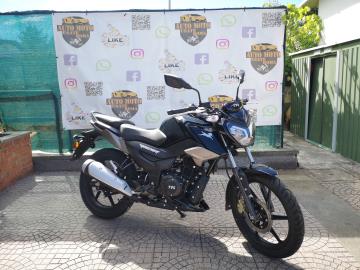 TVS Raider 125: L'avventura ti aspetta.

Se stai cercando una moto che unisca stile, prestazioni ed efficienza, la TVS Raider 125 Ã¨ la scelta perfetta per te.

Design accattivante e moderno

Con le sue linee aggressive e un design sportivo, la Raider 125 non passa inosservata. Il faro a LED, il serbatoio scolpito e le carene aerodinamiche le conferiscono un look unico e contemporaneo.

Prestazioni brillanti ed efficienti

Il motore da 125 cc della Raider 125 Ã¨ il cuore pulsante di questa moto. Offre una guida reattiva e divertente, grazie alla sua potenza e alla coppia ben distribuita. E non preoccuparti dei consumi: la tecnologia avanzata ti assicura un'efficienza notevole, permettendoti di percorrere piÃ¹ chilometri con un pieno.

Comfort e tecnologia al tuo servizio

La sella comoda e la posizione di guida ergonomica rendono la Raider 125 adatta a tragitti di ogni durata. Il quadro strumenti digitale a colori, completo di tutte le informazioni necessarie, ti permette di avere tutto sotto controllo. Inoltre, la tecnologia SmartXonnect ti consente di connettere il tuo smartphone per ricevere notifiche e consultare dati di guida.

Colorazioni disponibili : Rosso, Nero, Giallo e Blu.

L'offerta include:
Garanzia ufficiale 5 Anni!
PossibilitÃ  di finanziamento (Senza anticipo, Maxi rata, personalizzato).

Non perdere l'occasione di guidare lo moto che cambierÃ  il tuo modo di muoverti in cittÃ . Vieni a vederlo e a provarlo!

I NOSTRI SERVIZI :
-Acquisto diretto con pagamento immediato
-conto vendita
-vendita auto, moto e scooter usati e garantiti
-vendita veicoli d'epoca
-permuta auto con moto e viceversa
-noleggio breve e lungo termine
-finanziamenti personalizzati (rata costante,mini e maxi rate, leasing)
-assistenza post-vendita con societÃ  di garanzie e officine partner
-assicurazioni
-consulenze e stime per acquisti tra privati

VISITA il nostro sito internet: automotousateroma.it oppure scarica la nostra App: automotousateroma dall' Apple store o Play store per restare aggiornato sui nostri ultimi arrivi.

VIENI A TROVARCI PER VEDERE DAL VIVO QUESTO VEICOLO :
Auto Moto Usate Roma s.r.l.Via Appia Nuova 23, 00047, Marino (RM) (adiacente Sorelle Ramonda)

HAI UNA PERMUTA?
compila il form sull'App o nel nostro sito automotousateroma.it
oppure inviaci foto e descrizione (modello anno km motore ...)
al nostro numero whatsapp : Cell. 351-4646876 o Whats. 366-6562866 Fisso 06-7215841 e-mail : info@automotousateroma.it

La Auto Moto Usate Roma Srl declina ogni responsabilitÃ  per eventuali involontarie incongruenze che non rappresentano in alcun modo un impegno contrattuale e invitano i clienti a verificare sempre dal vivo la correttezza dei dati che potrebbero non coincidere con lâ€™effettivo equipaggiamento del veicolo spesso dovuto alla incompatibilitÃ  dei dati trasmessi sulle varie piattaforme web.


