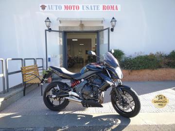 KAWASAKI ER-6N ABS
Immatricolata 2010, 649cc, 27.500Km, 72Cv/53Kw, Euro3. 
*** Moto Depotenziabile *** 
Con: Motore Bicilindrico in linea, cambio manuale a 6 rapporti, Abs, raffreddamneto a liquido, Forcella telescopica 41 mm, doppio freno a disco da 300mm anteriore e da 220mm posteriore, cerchi da 17â€. 
Accessoriato con: Cupolino fumÃ¨, contamarce, leve in ergal. 

Rimangono sempre esclusi i costi : 
-del passaggio di proprietÃ  pari ad euro 200,00.
-messa su strada pari ad euro 300,00 che include l'attivazione della garanzia di 12 mesi completa, controlli e/o tagliando completo preconsegna all'occorrenza (olio,filtro olio, filtro aria e tutti i componenti necessari al ripristino), 12 mesi di garanzia estendibili a 24/36mesi in base al veicolo e copre i componenti non soggetti ad usura (dettagli in sede).

I NOSTRI SERVIZI : 
-Acquisto diretto con pagamento immediato 
-conto vendita
-vendita auto, moto e scooter usati e garantiti
-vendita veicoli d'epoca
-permuta auto con moto e viceversa
-noleggio breve e lungo termine
-finanziamenti personalizzati (rata costante,mini e  maxi rate, leasing)
-assistenza post-vendita con societÃ  di garanzie e officine partner
-assicurazioni
-consulenze e stime per acquisti tra privati

VISITA il nostro sito internet: automotousateroma.it oppure scarica la nostra App: automotousateroma dall' Apple store o Play store per restare aggiornato sui nostri ultimi arrivi.

VIENI A TROVARCI PER VEDERE DAL VIVO QUESTO VEICOLO :
Auto Moto Usate Roma s.r.l.Via Appia Nuova 23, 00047, Marino (RM) (adiacente Sorelle Ramonda)

*************

HAI UNA PERMUTA?
compila il form sull'App o nel nostro sito automotousateroma.it
oppure inviaci foto e descrizione (modello anno km motore ...)
al nostro numero whatsapp : Cell. 366-6562866 o 351-4646876 Fisso 06-7215841 e-mail :  info@automotousateroma.it

*************
La Auto Moto Usate Roma Srl declina ogni responsabilitÃ  per eventuali involontarie incongruenze che non rappresentano in alcun modo un impegno contrattuale e invitano i clienti a verificare sempre dal vivo la correttezza dei dati che potrebbero non coincidere con lâ€™effettivo equipaggiamento del veicolo spesso dovuto alla incompatibilitÃ  dei dati trasmessi sulle varie piattaforme web.
