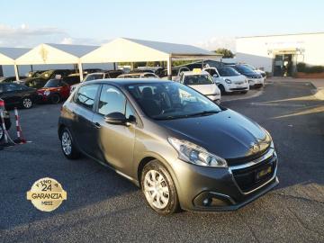 PEUGEOT 208 HDI ALLURE

Immatricolata 2015, 1560cc, 75Cv 55Kw, 76.000 Km, 5porte 5posti, Euro6B.

*** Veicolo idoneo per Neopatentati ***

Con: Motore a 4 cilindri, cambio manuale a 5 rapporti, Abs, Airbag, Esp, vetri e specchietti elettrici, Computer di bordo, Volante reg. in altezza e profonditÃ , Climatizzatore, fendinebbia, Servosterzo elettrico, Isofix, cerchi da 15â€ + ruota di scorta.

Il prezzo proposto di euro 7.500,00 Ã¨ legato alla promozione web che prevede un acquisto tramite finanziamento di intero importo. Info in sede.
Il prezzo senza promo Ã¨ di euro 8.400,00

Rimangono sempre esclusi i costi :

-del passaggio di proprietÃ  pari ad euro 450,00
-messa su strada pari ad euro 400,00 che include l'attivazione della garanzia di 12 mesi completa, controlli e o tagliando completo preconsegna all'occorrenza (olio,filtro olio, filtro aria e tutti i componenti necessari al ripristino ivi compresi kit distribuzione), igienizzazione interni, kit ruota di scorta o kit gonfiaggio, 12 mesi di garanzia estendibili a 24 36mesi in base al veicolo e copre i componenti non soggetti ad usura (dettagli in sede).

I NOSTRI SERVIZI :
-Acquisto diretto con pagamento immediato
-conto vendita
-vendita auto, moto e scooter usati e garantiti
-vendita veicoli d'epoca
-permuta auto con moto e viceversa
-noleggio breve e lungo termine
-finanziamenti personalizzati (rata costante,mini e maxi rate, leasing)
-assistenza post-vendita con societÃ  di garanzie e officine partner
-assicurazioni
-consulenze e stime per acquisti tra privati

VISITA il nostro sito internet: automotousateroma.it oppure scarica la nostra App: automotousateroma dall' Apple store o Play store per restare aggiornato sui nostri ultimi arrivi.

VIENI A TROVARCI PER VEDERE DAL VIVO QUESTO VEICOLO :
Auto Moto Usate Roma s.r.l.Via Appia Nuova 23, 00047, Marino (RM) (adiacente Sorelle Ramonda)

*************

HAI UNA PERMUTA?
compila il form sull'App o nel nostro sito automotousateroma.it
oppure inviaci foto e descrizione (modello anno km motore ...)
al nostro numero whatsapp : Cell. 366-6562866 o 351-4646876 Fisso 06-7215841 e-mail : info@automotousateroma.it

*************
La Auto Moto Usate Roma Srl declina ogni responsabilitÃ  per eventuali involontarie incongruenze che non rappresentano in alcun modo un impegno contrattuale e invitano i clienti a verificare sempre dal vivo la correttezza dei dati che potrebbero non coincidere con lâ€™effettivo equipaggiamento del veicolo spesso dovuto alla incompatibilitÃ  dei dati trasmessi sulle varie piattaforme web.