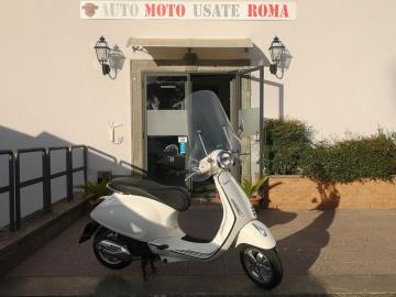 VESPA PRIMAVERA 150 3V i.e.

Immatricolato 2016, 155cc, 13Cv 10Kw, 27.800Km, Euro3.

Con: Motore Monocilindrico, 3 valvole, raffreddamento ad aria forzata, vano retroscudo, ampio vano sottosella, cavalletto centrale, disco freno da 200mm, cerchi da 11â€.

Rimangono sempre esclusi i costi :

-del passaggio di proprietÃ  pari ad euro 200,00.
-messa su strada pari ad euro 300,00 che include l'attivazione della garanzia di 12 mesi completa, controlli e o tagliando completo preconsegna all'occorrenza (olio,filtro olio, filtro aria e tutti i componenti necessari al ripristino), 12 mesi di garanzia estendibili a 24 36mesi in base al veicolo e copre i componenti non soggetti ad usura (dettagli in sede).

I NOSTRI SERVIZI :
-Acquisto diretto con pagamento immediato
-conto vendita
-vendita auto, moto e scooter usati e garantiti
-vendita veicoli d'epoca
-permuta auto con moto e viceversa
-noleggio breve e lungo termine
-finanziamenti personalizzati (rata costante,mini e maxi rate, leasing)
-assistenza post-vendita con societÃ  di garanzie e officine partner
-assicurazioni
-consulenze e stime per acquisti tra privati

VISITA il nostro sito internet: automotousateroma.it oppure scarica la nostra App: automotousateroma dall' Apple store o Play store per restare aggiornato sui nostri ultimi arrivi.

VIENI A TROVARCI PER VEDERE DAL VIVO QUESTO VEICOLO :
Auto Moto Usate Roma s.r.l.Via Appia Nuova 23, 00047, Marino (RM) (adiacente Sorelle Ramonda)

*************

HAI UNA PERMUTA?
compila il form sull'App o nel nostro sito automotousateroma.it
oppure inviaci foto e descrizione (modello anno km motore ...)
al nostro numero whatsapp : Cell. 366-6562866 o 351-4646876 Fisso 06-7215841 e-mail : info@automotousateroma.it

*************
La Auto Moto Usate Roma Srl declina ogni responsabilitÃ  per eventuali involontarie incongruenze che non rappresentano in alcun modo un impegno contrattuale e invitano i clienti a verificare sempre dal vivo la correttezza dei dati che potrebbero non coincidere con lâ€™effettivo equipaggiamento del veicolo spesso dovuto alla incompatibilitÃ  dei dati trasmessi sulle varie piattaforme web.