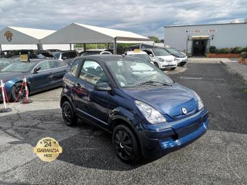 AIXAM MINIAUTO GT BI-COLOR

Immatricolata 2013, 400cc, 5Cv 4Kw, 48.600Km.

Con: Motore Bicilindrico, cambio automatico a 3 rapporti, sedili in misto pelle, vetri elettrici, climatizzatore, servosterzo, stereo, cerchi da 13â€œ.

Rimangono sempre esclusi i costi :

-del passaggio di proprietÃ  pari ad euro 200,00.

-messa su strada pari ad euro 400,00 che include l'attivazione della garanzia di 12 mesi completa, controlli e o tagliando completo preconsegna all'occorrenza (olio,filtro olio, filtro aria e tutti i componenti necessari al ripristino), 12 mesi di garanzia estendibili a 24 36mesi in base al veicolo e copre i componenti non soggetti ad usura (dettagli in sede).

I NOSTRI SERVIZI :
-Acquisto diretto con pagamento immediato
-conto vendita
-vendita auto, moto e scooter usati e garantiti
-vendita veicoli d'epoca
-permuta auto con moto e viceversa
-noleggio breve e lungo termine
-finanziamenti personalizzati (rata costante,mini e maxi rate, leasing)
-assistenza post-vendita con societÃ  di garanzie e officine partner
-assicurazioni
-consulenze e stime per acquisti tra privati

VISITA il nostro sito internet: automotousateroma.it oppure scarica la nostra App: automotousateroma dall' Apple store o Play store per restare aggiornato sui nostri ultimi arrivi.

VIENI A TROVARCI PER VEDERE DAL VIVO QUESTO VEICOLO :
Auto Moto Usate Roma s.r.l.Via Appia Nuova 23, 00047, Marino (RM) (adiacente Sorelle Ramonda)

*************

HAI UNA PERMUTA?
compila il form sull'App o nel nostro sito automotousateroma.it
oppure inviaci foto e descrizione (modello anno km motore ...)
al nostro numero whatsapp : Cell. 366-6562866 o 351-4646876 Fisso 06-7215841 e-mail : info@automotousateroma.it

*************
La Auto Moto Usate Roma Srl declina ogni responsabilitÃ  per eventuali involontarie incongruenze che non rappresentano in alcun modo un impegno contrattuale e invitano i clienti a verificare sempre dal vivo la correttezza dei dati che potrebbero non coincidere con lâ€™effettivo equipaggiamento del veicolo spesso dovuto alla incompatibilitÃ  dei dati trasmessi sulle varie piattaforme web.