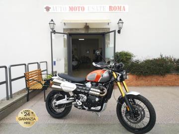 TRIUMPH SCRABLER 1200 XE GOLD LINE
Immatricolato 2022, 1197, 90Cv/66Kw, 6.300Km, Euro5. 
Con: Motore Bicilindrico, cambio manuale a 6 rapporti, Abs, computer di bordo, 6 mappature motore Road/Sport/Off Road/Off Road Pro/Rider/Rain, Ride by wire, controllo di trazione, Forcella a steli rovesciati Showa completamente regolabile da 47 mm, Doppio ammortizzatore Ohlins con serbatoio separato, completamente regolabile, Pompa freno Brembo MCS 19-21, 16 Lt capienza serbatoio, dischi freno da 320mm anteriore e da 255mm al posteriore, cerchi a raggi da 21â€ anteriore e da 17â€ al posteriore.
Il prezzo proposto di euro 10.900,00euro Ã¨ legato alla promozione web che prevede un acquisto tramite finanziamento di intero importo. Info in sede. 
Il prezzo a Listino senza promo Ã¨ di euro 11.900,00.

Rimangono sempre esclusi i costi : 
-del passaggio di proprietÃ  pari ad euro 200,00.
-messa su strada pari ad euro 200,00 che include l'attivazione della garanzia di 12 mesi completa, all' occorrenza controlli e/o tagliando completo preconsegna (olio,filtro olio, filtro aria e tutti i componenti necessari al ripristino), 12 mesi di garanzia estendibili a 24/36mesi in base al veicolo e copre i componenti non soggetti ad usura (dettagli in sede).

I NOSTRI SERVIZI : 
-Acquisto diretto con pagamento immediato 
-conto vendita
-vendita auto, moto e scooter usati e garantiti
-vendita veicoli d'epoca
-permuta auto con moto e viceversa
-noleggio breve e lungo termine
-finanziamenti personalizzati (rata costante,mini e  maxi rate, leasing)
-assistenza post-vendita con societÃ  di garanzie e officine partner
-assicurazioni
-consulenze e stime per acquisti tra privati

VISITA il nostro sito internet: automotousateroma.it oppure scarica la nostra App: automotousateroma dall' Apple store o Play store per restare aggiornato sui nostri ultimi arrivi.

VIENI A TROVARCI PER VEDERE DAL VIVO QUESTO VEICOLO :
Auto Moto Usate Roma s.r.l.Via Appia Nuova 23, 00047, Marino (RM) (adiacente Sorelle Ramonda)

*************

HAI UNA PERMUTA?
compila il form sull'App o nel nostro sito automotousateroma.it
oppure inviaci foto e descrizione (modello anno km motore ...)
al nostro numero whatsapp : Cell. 366-6562866 o 351-4646876 Fisso 06-7215841 e-mail :  info@automotousateroma.it

*************
La Auto Moto Usate Roma Srl declina ogni responsabilitÃ  per eventuali involontarie incongruenze che non rappresentano in alcun modo un impegno contrattuale e invitano i clienti a verificare sempre dal vivo la correttezza dei dati che potrebbero non coincidere con lâ€™effettivo equipaggiamento del veicolo spesso dovuto alla incompatibilitÃ  dei dati trasmessi sulle varie piattaforme web.