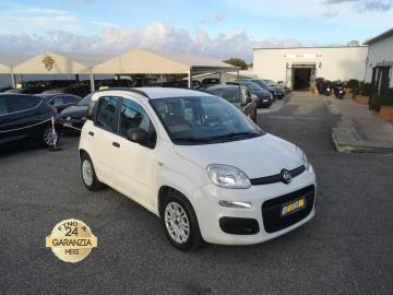 FIAT PANDA 1.2 EASYPOWER LOUNGE 
immatricolata 2014, 1242cc, 170.130Km, 69Cv/51Kw, 5porte/4posti, Euro6B. 
*** Impianto Gpl con scadenza nel 2035 *** 
** Veicolo revisionato e bollato - Veicolo idoneo per Neopatentati **

Il prezzo proposto di euro 5.900,00 Ã¨ legato alla promozione web che prevede un acquisto tramite finanziamento, Info in sede.
Il prezzo a Listino senza promo e senza vincoli Ã¨ di euro 6.800,00.

Rimangono sempre esclusi i costi :
-del passaggio di proprietÃ  pari ad euro 500,00
-messa su strada pari ad euro 400,00 che include l'attivazione della garanzia di 12 mesi completa, all'occorrenza controlli e/o tagliando completo preconsegna (olio,filtro olio, filtro aria e tutti i componenti necessari al ripristino ivi compresi kit distribuzione), kit ruota di scorta o kit gonfiaggio, 12 mesi di garanzia estendibili a 24/36mesi in base al veicolo e copre i componenti non soggetti ad usura (dettagli in sede).

Descrizione del mezzo: Motore a 4 cilindri, cambio manuale a 5 rapporti, Abs, Airbag, vetri elettrici, Chiusura Centralizzata, Climatizzatore manuale, ESP con ASR/MSR, HBA ed Hill Holder, isofix, cerchi da 14â€. 

I NOSTRI SERVIZI : 
-Acquisto diretto con pagamento immediato 
-conto vendita
-vendita auto, moto e scooter usati e garantiti
-vendita veicoli d'epoca
-permuta auto con moto e viceversa
-noleggio breve e lungo termine
-finanziamenti personalizzati (rata costante,mini e  maxi rate, leasing)
-assistenza post-vendita con societÃ  di garanzie e officine partner
-assicurazioni
-consulenze e stime per acquisti tra privati

VISITA il nostro sito internet: automotousateroma.it oppure scarica la nostra App: automotousateroma dall' Apple store o Play store per restare aggiornato sui nostri ultimi arrivi.

VIENI A TROVARCI PER VEDERE DAL VIVO QUESTO VEICOLO :
Auto Moto Usate Roma s.r.l.Via Appia Nuova 23, 00047, Marino (RM) (adiacente Sorelle Ramonda)

*************

HAI UNA PERMUTA?
compila il form sull'App o nel nostro sito automotousateroma.it
oppure inviaci foto e descrizione (modello anno km motore ...)
al nostro numero whatsapp : Cell. 366-6562866 o 351-4646876 Fisso 06-7215841 e-mail :  info@automotousateroma.it

*************
La Auto Moto Usate Roma Srl declina ogni responsabilitÃ  per eventuali involontarie incongruenze che non rappresentano in alcun modo un impegno contrattuale e invitano i clienti a verificare sempre dal vivo la correttezza dei dati che potrebbero non coincidere con lâ€™effettivo equipaggiamento del veicolo spesso dovuto alla incompatibilitÃ  dei dati trasmessi sulle varie piattaforme web.