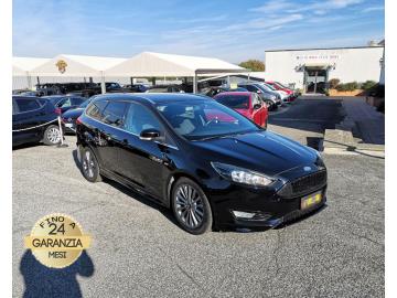 FORD FOCUS SW 1.5 TDCI ST LINE

Immatricolata 2017, 1499cc, 87.600Km, 120Cv 88Kw, 5porte 5posti, Euro6B.

*** Tagliandi Ufficiali Ford, km certificati ***

Il prezzo proposto di euro 11.400,00 Ã¨ legato alla promozione web che prevede un acquisto tramite finanziamento, Info in sede.

Il prezzo a Listino senza promo e senza vincoli Ã¨ di euro 12.400,00.

Rimangono sempre esclusi i costi :

-del passaggio di proprietÃ  pari ad euro 600,00

-messa su strada pari ad euro 400,00 che include l'attivazione della garanzia di 12 mesi completa, all'occorrenza controlli e o tagliando completo preconsegna (olio,filtro olio, filtro aria e tutti i componenti necessari al ripristino ivi compresi kit distribuzione), kit ruota di scorta o kit gonfiaggio, 12 mesi di garanzia estendibili a 24 36mesi in base al veicolo e copre i componenti non soggetti ad usura (dettagli in sede).

Descrizione del mezzo: Motore 4 cilindri in linea, cambio manuale a 6 rapporti, Abs, Esp, Airbag, computer di bordo, volante regolabile con comandi, Correttore assetto fari, Climatizzatore automatico Bi-zona, fendinebbia, radio NSYNC con retrocamera e navigatore, Stard stop, Servosterzo elettrico, Hill Start Assist, attacchi Isofix, sensori di parcheggio posteriori, cerchi in lega da 17â€œ + ruotino.

I NOSTRI SERVIZI :
-Acquisto diretto con pagamento immediato
-conto vendita
-vendita auto, moto e scooter usati e garantiti
-vendita veicoli d'epoca
-permuta auto con moto e viceversa
-noleggio breve e lungo termine
-finanziamenti personalizzati (rata costante,mini e maxi rate, leasing)
-assistenza post-vendita con societÃ  di garanzie e officine partner
-assicurazioni
-consulenze e stime per acquisti tra privati

VISITA il nostro sito internet: automotousateroma.it oppure scarica la nostra App: automotousateroma dall' Apple store o Play store per restare aggiornato sui nostri ultimi arrivi.

VIENI A TROVARCI PER VEDERE DAL VIVO QUESTO VEICOLO :
Auto Moto Usate Roma s.r.l.Via Appia Nuova 23, 00047, Marino (RM) (adiacente Sorelle Ramonda)

*************

HAI UNA PERMUTA?
compila il form sull'App o nel nostro sito automotousateroma.it
oppure inviaci foto e descrizione (modello anno km motore ...)
al nostro numero whatsapp : Cell. 366-6562866 o 351-4646876 Fisso 06-7215841 e-mail : info@automotousateroma.it

*************
La Auto Moto Usate Roma Srl declina ogni responsabilitÃ  per eventuali involontarie incongruenze che non rappresentano in alcun modo un impegno contrattuale e invitano i clienti a verificare sempre dal vivo la correttezza dei dati che potrebbero non coincidere con lâ€™effettivo equipaggiamento del veicolo spesso dovuto alla incompatibilitÃ  dei dati trasmessi sulle varie piattaforme web.
