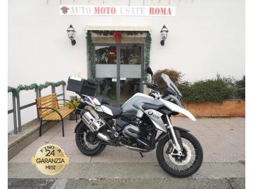 BMW R 1200 GS 
Immatricolata 2016, 1170cc, 51.600Km, 125Cv/92Kw, Euro3.
*** Tagliandi Ufficiali Bmw, Tris di valigie ***  

Il prezzo proposto di euro 9.500,00 Ã¨ legato alla promozione web che prevede un acquisto tramite finanziamento, Info in sede.
Il prezzo a Listino senza promo e senza vincoli Ã¨ di euro 10.400,00.

Rimangono sempre esclusi i costi : 
-del passaggio di proprietÃ  pari ad euro 200,00.
-messa su strada pari ad euro 300,00 che include l'attivazione della garanzia di 12 mesi completa, all' occorrenza controlli e/o tagliando completo preconsegna (olio,filtro olio, filtro aria e tutti i componenti necessari al ripristino), 12 mesi di garanzia estendibili a 24/36mesi in base al veicolo e copre i componenti non soggetti ad usura (dettagli in sede).

Di serie: Motore Bicilindrico, Abs, raffreddamento ad Aria/Liquido, Esa con 3 regolazioni Normal/Hard/Soft, 4 mappature motore Road/Dyna/Enduro/ Rain, doppio cavalletto, freno a mano, faro e frecce a Led, cupolino regolabile, manopole riscaldabili, paramani, cruise control, Telelever BMW Motorrad; diametro degli steli 37 mm, Forcellone oscillante monobraccio in fusione di alluminio con Paralever BMW Motorrad, ammortizzatore progressivo WAD, dischi freno da 305mm anteriore e da 276mm al posteriore, cerchi a raggi da 19â€ all'anteriore e da 17â€ al posteriore. 

I NOSTRI SERVIZI : 
-Acquisto diretto con pagamento immediato 
-conto vendita
-vendita auto, moto e scooter usati e garantiti
-vendita veicoli d'epoca
-permuta auto con moto e viceversa
-noleggio breve e lungo termine
-finanziamenti personalizzati (rata costante,mini e  maxi rate, leasing)
-assistenza post-vendita con societÃ  di garanzie e officine partner
-assicurazioni
-consulenze e stime per acquisti tra privati

VISITA il nostro sito internet: automotousateroma.it oppure scarica la nostra App: automotousateroma dall' Apple store o Play store per restare aggiornato sui nostri ultimi arrivi.

VIENI A TROVARCI PER VEDERE DAL VIVO QUESTO VEICOLO :
Auto Moto Usate Roma s.r.l.Via Appia Nuova 23, 00047, Marino (RM) (adiacente Sorelle Ramonda)

*************

HAI UNA PERMUTA?
compila il form sull'App o nel nostro sito automotousateroma.it
oppure inviaci foto e descrizione (modello anno km motore ...)
al nostro numero whatsapp : Cell. 366-6562866 o 351-4646876 Fisso 06-7215841 e-mail :  info@automotousateroma.it

*************
La Auto Moto Usate Roma Srl declina ogni responsabilitÃ  per eventuali involontarie incongruenze che non rappresentano in alcun modo un impegno contrattuale e invitano i clienti a verificare sempre dal vivo la correttezza dei dati che potrebbero non coincidere con lâ€™effettivo equipaggiamento del veicolo spesso dovuto alla incompatibilitÃ  dei dati trasmessi sulle varie piattaforme web.