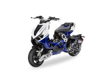 ITALJET DRAGSTER 125

Prezzo listino 5.899euro + messa su strada di 350euro.

* Garanzia ufficiale 2 Anni! *

** Svariati colori + 2 Limited Edition **

PossibilitÃ  di finanziamento (Senza anticipo, Maxi rata, personalizzato).

Il design piÃ¹ audace del mondo su due ruote, Italjet Dragster 125 non Ã¨ un semplice scooter, ma un capolavoro di ingegneria italiana con telaio a traliccio e sistema di sterzo indipendente.

Vieni a vederlo e a provarlo! I NOSTRI SERVIZI :

-Acquisto diretto con pagamento immediato
-conto vendita -vendita auto, moto e scooter usati e garantiti
-vendita veicoli d'epoca -permuta auto con moto e viceversa
-noleggio breve e lungo termine -finanziamenti personalizzati (rata costante,mini e maxi rate, leasing)
-assistenza post-vendita con societÃ  di garanzie e officine partner
-assicurazioni -consulenze e stime per acquisti tra privati

VISITA il nostro sito internet: automotousateroma.it oppure scarica la nostra App: automotousateroma dall' Apple store o Play store per restare aggiornato sui nostri ultimi arrivi.

VIENI A TROVARCI PER VEDERE DAL VIVO QUESTO VEICOLO : Auto Moto Usate Roma s.r.l.Via Appia Nuova 23, 00047, Marino (RM) (adiacente Sorelle Ramonda).

HAI UNA PERMUTA? compila il form sull'App o nel nostro sito automotousateroma.it oppure inviaci foto e descrizione (modello anno km motore ...) al nostro numero whatsapp : Cell. 366-6562866 o 351-4646876 Fisso 06-7215841 e-mail : info@automotousateroma.it

La Auto Moto Usate Roma Srl declina ogni responsabilitÃ  per eventuali involontarie incongruenze che non rappresentano in alcun modo un impegno contrattuale e invitano i clienti a verificare sempre dal vivo la correttezza dei dati che potrebbero non coincidere con lâ€™effettivo equipaggiamento del veicolo spesso dovuto alla incompatibilitÃ  dei dati trasmessi sulle varie piattaforme web. 