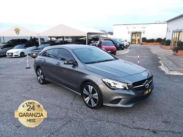 MERCEDES-BENZ CLA 200 D PREMIUM 
Immatricolato 2019, 42143cc, 135Cv/100Kw, 148.400Km, 5Porte/5Posti, Euro6C. 

Il prezzo proposto di euro 15.900,00 Ã¨ legato alla promozione web che prevede un acquisto tramite finanziamento di intero importo. Info in sede.

Il prezzo a Listino senza promo Ã¨ di euro 17.400,00. 

Rimangono sempre esclusi i costi :
-del passaggio di proprietÃ  pari ad euro 650,00
-messa su strada pari ad euro 400,00 che include l'attivazione della garanzia di 12 mesi completa, all'occorrenza controlli e/o tagliando completo preconsegna (olio,filtro olio, filtro aria e tutti i componenti necessari al ripristino ivi compresi kit distribuzione), kit ruota di scorta o kit gonfiaggio, 12 mesi di garanzia estendibili a 24/36mesi in base al veicolo e copre i componenti non soggetti ad usura (dettagli in sede).

Di serie: Motore 4 cilindri in linea, cambio automatico a 8 rapporti, Abs, Esp, Esc, Airbag, computer di bordo, vetri e specchietti elettrici, volante in pelle con comandi, Sistema multimediale MBUX con navigatore e retrocamera, DYNAMIC SELECT Comfort/Sport/Individual/Eco, Sedili sportivi anteriori in pelle e tessuto, Sistema di rilevamento automatico del limite di velocitÃ , Brake Assist attivo, Isofix, cerchi in lega da 18â€.

I NOSTRI SERVIZI : 
-Acquisto diretto con pagamento immediato 
-conto vendita
-vendita auto, moto e scooter usati e garantiti
-vendita veicoli d'epoca
-permuta auto con moto e viceversa
-noleggio breve e lungo termine
-finanziamenti personalizzati (rata costante,mini e  maxi rate, leasing)
-assistenza post-vendita con societÃ  di garanzie e officine partner
-assicurazioni
-consulenze e stime per acquisti tra privati

VISITA il nostro sito internet: automotousateroma.it oppure scarica la nostra App: automotousateroma dall' Apple store o Play store per restare aggiornato sui nostri ultimi arrivi.

VIENI A TROVARCI PER VEDERE DAL VIVO QUESTO VEICOLO :
Auto Moto Usate Roma s.r.l.Via Appia Nuova 23, 00047, Marino (RM) (adiacente Sorelle Ramonda)

*************

HAI UNA PERMUTA?
compila il form sull'App o nel nostro sito automotousateroma.it
oppure inviaci foto e descrizione (modello anno km motore ...)
al nostro numero whatsapp : Cell. 366-6562866 o 351-4646876 Fisso 06-7215841 e-mail :  info@automotousateroma.it

*************
La Auto Moto Usate Roma Srl declina ogni responsabilitÃ  per eventuali involontarie incongruenze che non rappresentano in alcun modo un impegno contrattuale e invitano i clienti a verificare sempre dal vivo la correttezza dei dati che potrebbero non coincidere con lâ€™effettivo equipaggiamento del veicolo spesso dovuto alla incompatibilitÃ  dei dati trasmessi sulle varie piattaforme web.
