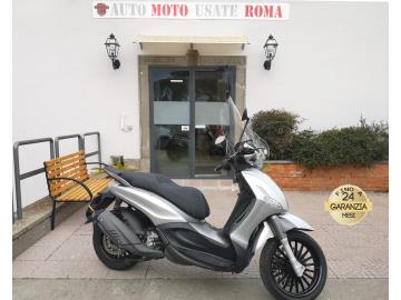 PIAGGIO BEVERLY 300  
Immatricolato 2019, 278cc, 22Cv/16Kw, 57.300Km, Euro4. 

Il prezzo proposto di euro 2.200,00 Ã¨ legato alla promozione web che prevede un acquisto tramite finanziamento di intero importo. Info in sede.

Il prezzo a Listino senza promo Ã¨ di euro 2.500,00. 

Rimangono sempre esclusi i costi :
-del passaggio di proprietÃ  pari ad euro 200,00
-messa su strada pari ad euro 200,00 che include l'attivazione della garanzia di 12 mesi completa, all' occorrenza controlli e/o tagliando completo preconsegna (olio,filtro olio, filtro aria e tutti i componenti necessari al ripristino), 12 mesi di garanzia estendibili a 24/36mesi in base al veicolo e copre i componenti non soggetti ad usura (dettagli in sede).

Di serie: Motore Monocilindrico, computer di bordo, Abs, Asr, raffreddamento a Liquido, vano porta oggetti anteriore, cavalletto centrale + laterale, ampio vano sotto-sella per 2 caschi, gancio borsa a scomparsa, doppio ammortizzatore, freno a disco anteriore da 300mm e da 240mm al posteriore, cerchi da 16 anteriori e da 14â€ posteriore.

Accessoriato con: Parabrezza Isotta, copri gambe Tucano.

I NOSTRI SERVIZI : 
-Acquisto diretto con pagamento immediato 
-conto vendita
-vendita auto, moto e scooter usati e garantiti
-vendita veicoli d'epoca
-permuta auto con moto e viceversa
-noleggio breve e lungo termine
-finanziamenti personalizzati (rata costante,mini e  maxi rate, leasing)
-assistenza post-vendita con societÃ  di garanzie e officine partner
-assicurazioni
-consulenze e stime per acquisti tra privati

VISITA il nostro sito internet: automotousateroma.it oppure scarica la nostra App: automotousateroma dall' Apple store o Play store per restare aggiornato sui nostri ultimi arrivi.

VIENI A TROVARCI PER VEDERE DAL VIVO QUESTO VEICOLO :
Auto Moto Usate Roma s.r.l.Via Appia Nuova 23, 00047, Marino (RM) (adiacente Sorelle Ramonda)

*************

HAI UNA PERMUTA?
compila il form sull'App o nel nostro sito automotousateroma.it
oppure inviaci foto e descrizione (modello anno km motore ...)
al nostro numero whatsapp : Cell. 366-6562866 o 351-4646876 Fisso 06-7215841 e-mail :  info@automotousateroma.it

*************
La Auto Moto Usate Roma Srl declina ogni responsabilitÃ  per eventuali involontarie incongruenze che non rappresentano in alcun modo un impegno contrattuale e invitano i clienti a verificare sempre dal vivo la correttezza dei dati che potrebbero non coincidere con lâ€™effettivo equipaggiamento del veicolo spesso dovuto alla incompatibilitÃ  dei dati trasmessi sulle varie piattaforme web.