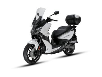 SYM Joyride 300 16 E5+

L'Unico con Pedana Piatta e Ruota da 16 , il re del commuting urbano si evolve.
Il nuovo Joyride 300 versione Euro 5+ Ã¨ la soluzione definitiva per chi cerca praticitÃ  estrema senza rinunciare alle prestazioni.

Nuova Omologazione Euro 5+: Motore 278cc piÃ¹ pulito ed efficiente, con unâ€™erogazione fluida da 26 CV.
Ciclistica Ruota Alta : Cerchio anteriore da 16 per assorbire al meglio buche e pavÃ©, garantendo sicurezza e precisione.
PraticitÃ  da Record: L'unico della sua classe con pedana piatta, ideale per trasportare borse o zaini con facilitÃ .
Comfort Evoluto: Sella ergonomica ridisegnata con supporto lombare e parabrezza regolabile in due posizioni.
Tecnologia e Sicurezza
Keyless 2.0: Avviamento intelligente anche con batteria del telecomando scarica.
Sicurezza Attiva: Sistema TCS (Controllo Trazione) e ABS Bosch a doppio canale di serie.
Full LED: Gruppi ottici anteriori e posteriori ad alta luminositÃ  per la massima visibilitÃ .
Strumentazione LCD: Nuovo display digitale chiaro e intuitivo per avere tutto sotto controllo.
CapacitÃ  di Carico e Dotazioni
Vano Sottosella: Ampio spazio per ospitare due caschi e altri piccoli oggetti.
Vano Anteriore con USB 3.0: Per ricaricare lo smartphone in totale sicurezza.
Bauletto di Serie: La versione E5+ include spesso il bauletto dedicato per massimizzare la versatilitÃ .

Offerta Promozionale
Prezzo: â‚¬ 4.999,00 f.c. In PROMO fino al 31 01 2026 a 4.599,00 â‚¬ f.c. + 350,00 â‚¬ Immatricolazione
Garanzia: 4 anni di garanzia ufficiale SYM inclusi.

I NOSTRI SERVIZI : -Acquisto diretto con pagamento immediato -conto vendita -vendita auto, moto e scooter usati e garantiti -vendita veicoli d'epoca -permuta auto con moto e viceversa -noleggio breve e lungo termine -finanziamenti personalizzati (rata costante,mini e maxi rate, leasing) -assistenza post-vendita con societÃ  di garanzie e officine partner -assicurazioni -consulenze e stime per acquisti tra privati

VISITA il nostro sito internet: automotousateroma.it oppure scarica la nostra App: automotousateroma dall' Apple store o Play store per restare aggiornato sui nostri ultimi arrivi.

VIENI A TROVARCI PER VEDERE DAL VIVO QUESTO VEICOLO : Auto Moto Usate Roma s.r.l.Via Appia Nuova 23, 00047, Marino (RM) (adiacente Sorelle Ramonda).

HAI UNA PERMUTA? compila il form sull'App o nel nostro sito automotousateroma.it oppure inviaci foto e descrizione (modello anno km motore ...) al nostro numero whatsapp : Cell. 366-6562866 o 351-4646876 Fisso 06-7215841 e-mail : info@automotousateroma.it

La Auto Moto Usate Roma Srl declina ogni responsabilitÃ  per eventuali involontarie incongruenze che non rappresentano in alcun modo un impegno contrattuale e invitano i clienti a verificare sempre dal vivo la correttezza dei dati che potrebbero non coincidere con lâ€™effettivo equipaggiamento del veicolo spesso dovuto alla incompatibilitÃ  dei dati trasmessi sulle varie piattaforme web. 