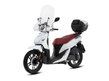 SYM Symphony 200 E5+ Agile, Sicuro, Imbattibile!

Stai cercando il compagno perfetto per sfidare il traffico cittadino senza rinunciare al comfort e alla sicurezza?

Il nuovo SYM Symphony 200 nella versione aggiornata Euro 5+ è arrivato. Lo scooter a ruota alta più amato si evolve ancora, offrendo prestazioni brillanti e consumi ridotti, ideale per chi cerca un mezzo affidabile per il tragitto casa-lavoro e le commissioni quotidiane.

Caratteristiche Principali:
Motore: Monocilindrico 4 tempi, raffreddato ad aria, fluido e scattante.
Omologazione: Euro 5+ (minime emissioni, massimo risparmio).
Sicurezza: Sistema di frenata ABS a doppio canale di serie per la massima stabilità anche sul bagnato.
Comfort: Ruote alte da 16 all'anteriore e 14 al posteriore per assorbire buche e pavé.
Tecnologia: Luci Full LED anteriori e posteriori e nuova strumentazione digitale LCD chiara e completa.
Praticità: Ampio vano sottosella, presa USB per ricaricare lo smartphone e bauletto di serie (opzionale a seconda dell'offerta).

Offerta Promozionale
Prezzo: € 2.799,00 € f.c. In PROMO fino al 31 01 2026 a 2.499,00 € f.c. con Bauletto, oppure a 2.599,00 € f.c. con Parabrezza e Bauletto + 350,00 € Immatricolazione

Garanzia: 4 anni di garanzia ufficiale SYM inclusi.

I NOSTRI SERVIZI : -Acquisto diretto con pagamento immediato -conto vendita -vendita auto, moto e scooter usati e garantiti -vendita veicoli d'epoca -permuta auto con moto e viceversa -noleggio breve e lungo termine -finanziamenti personalizzati (rata costante,mini e maxi rate, leasing) -assistenza post-vendita con società di garanzie e officine partner -assicurazioni -consulenze e stime per acquisti tra privati

VISITA il nostro sito internet: automotousateroma.it oppure scarica la nostra App: automotousateroma dall' Apple store o Play store per restare aggiornato sui nostri ultimi arrivi.

VIENI A TROVARCI PER VEDERE DAL VIVO QUESTO VEICOLO : Auto Moto Usate Roma s.r.l.Via Appia Nuova 23, 00047, Marino (RM) (adiacente Sorelle Ramonda).

HAI UNA PERMUTA? compila il form sull'App o nel nostro sito automotousateroma.it oppure inviaci foto e descrizione (modello anno km motore ...) al nostro numero whatsapp : Cell. 366-6562866 o 351-4646876 Fisso 06-7215841 e-mail : info@automotousateroma.it

La Auto Moto Usate Roma Srl declina ogni responsabilità per eventuali involontarie incongruenze che non rappresentano in alcun modo un impegno contrattuale e invitano i clienti a verificare sempre dal vivo la correttezza dei dati che potrebbero non coincidere con l’effettivo equipaggiamento del veicolo spesso dovuto alla incompatibilità dei dati trasmessi sulle varie piattaforme web.
